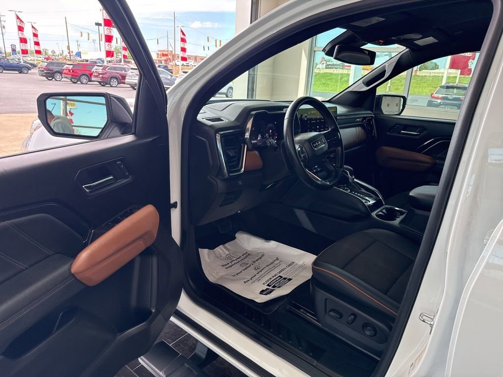 Used 2025 GMC Canyon AT4 image 13