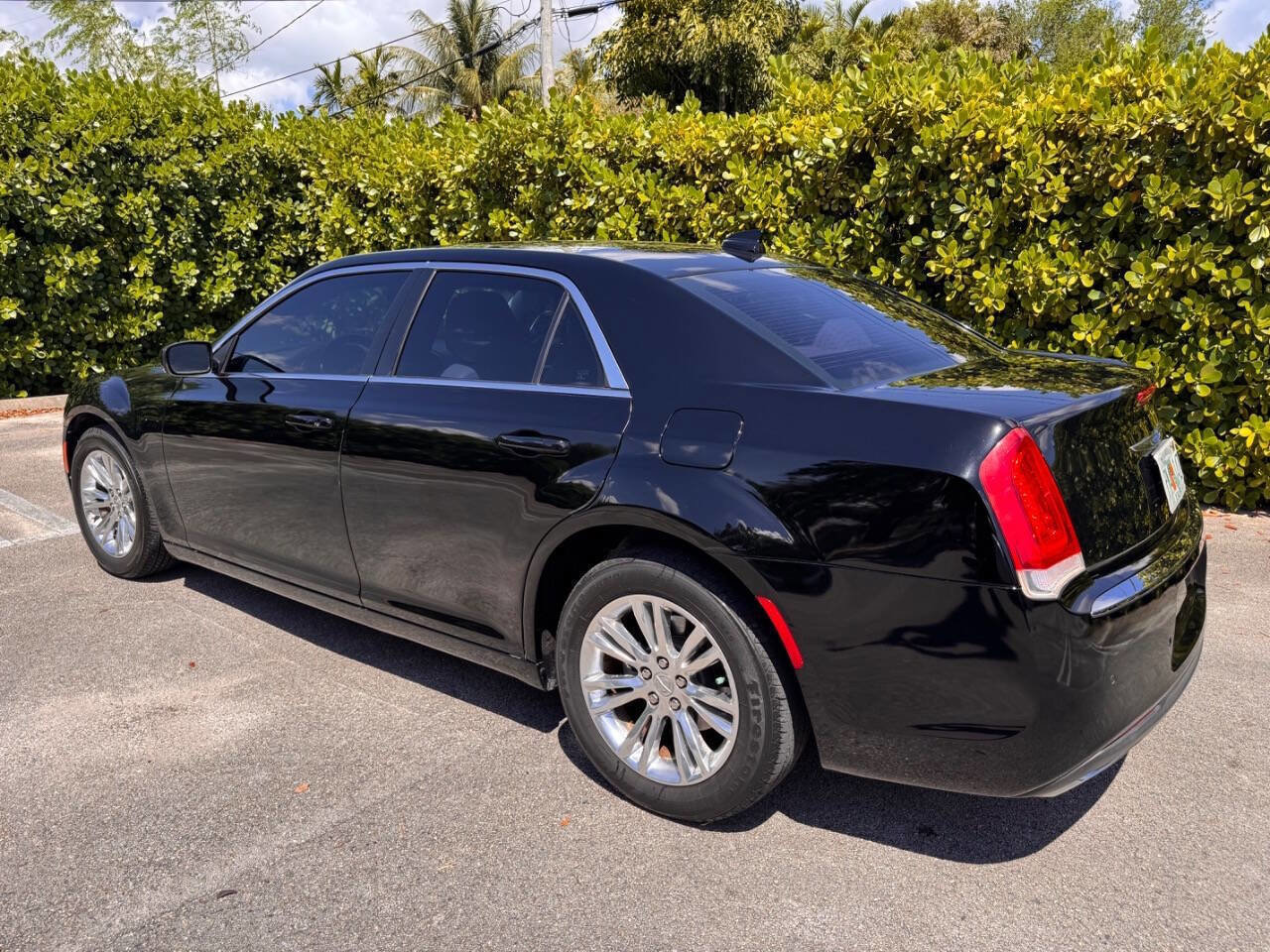 Used 2020 Chrysler 300 Touring L w/ 300 Premium Group image 5