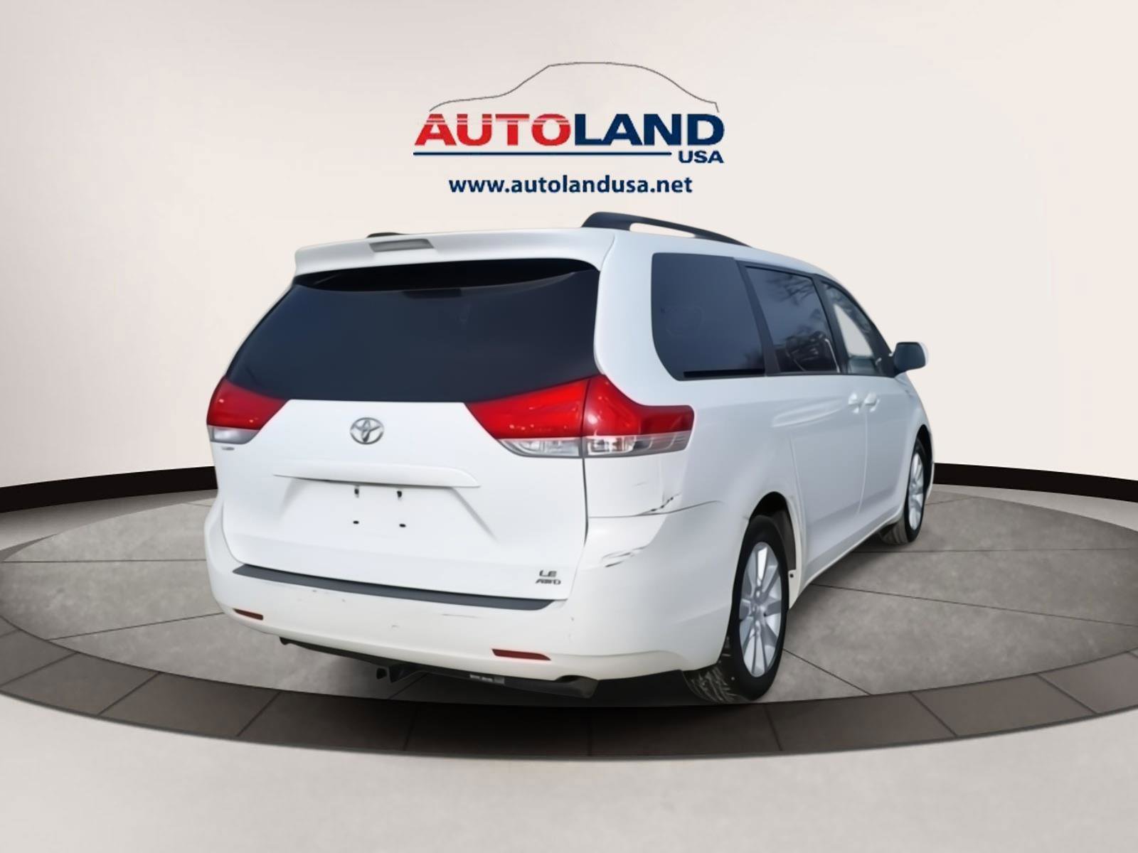 Used 2013 Toyota Sienna LE w/ Towing Pkg image 5