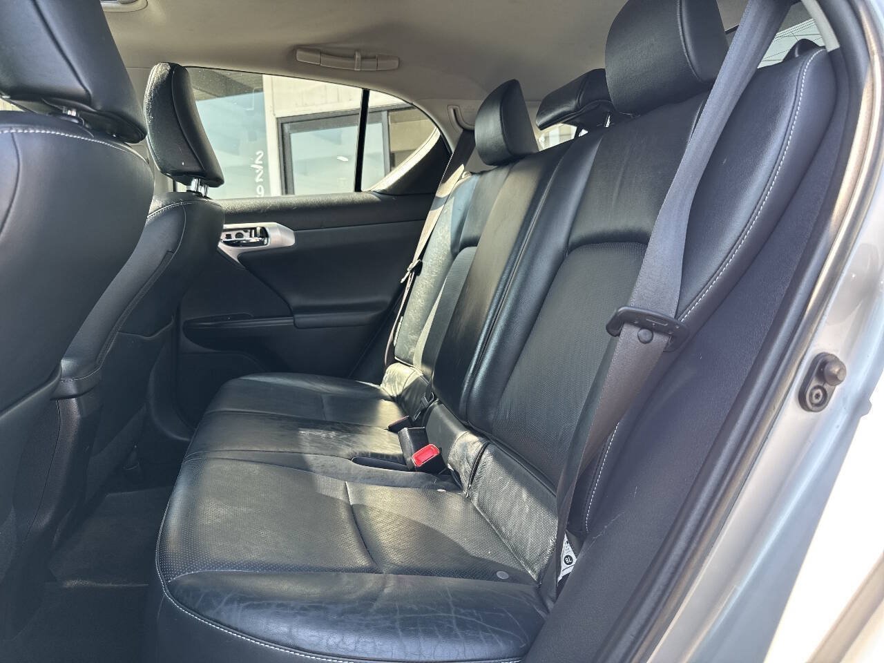 Used 2011 Lexus CT 200h Premium w/ Leather Pkg FWD image 24