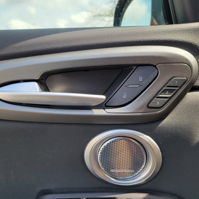 Used 2025 Alfa Romeo Tonale Veloce w/ Premium Package image 9