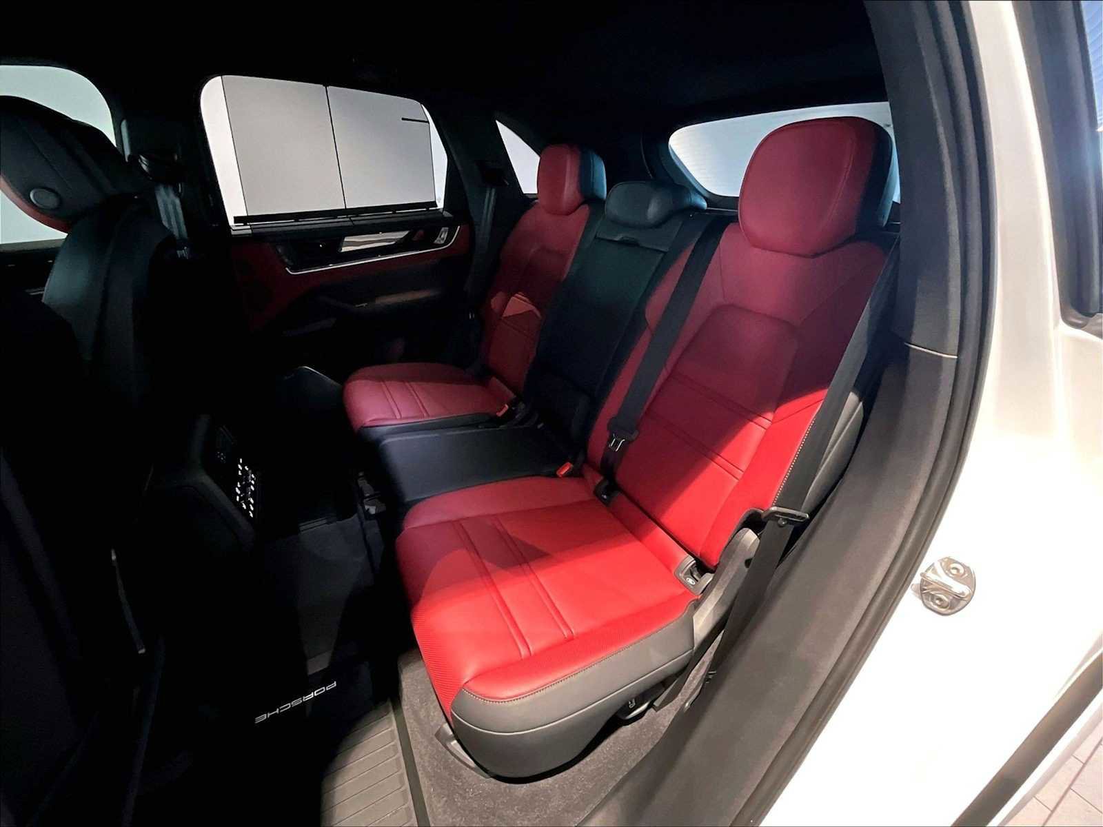 Used 2025 Porsche Cayenne Turbo image 31