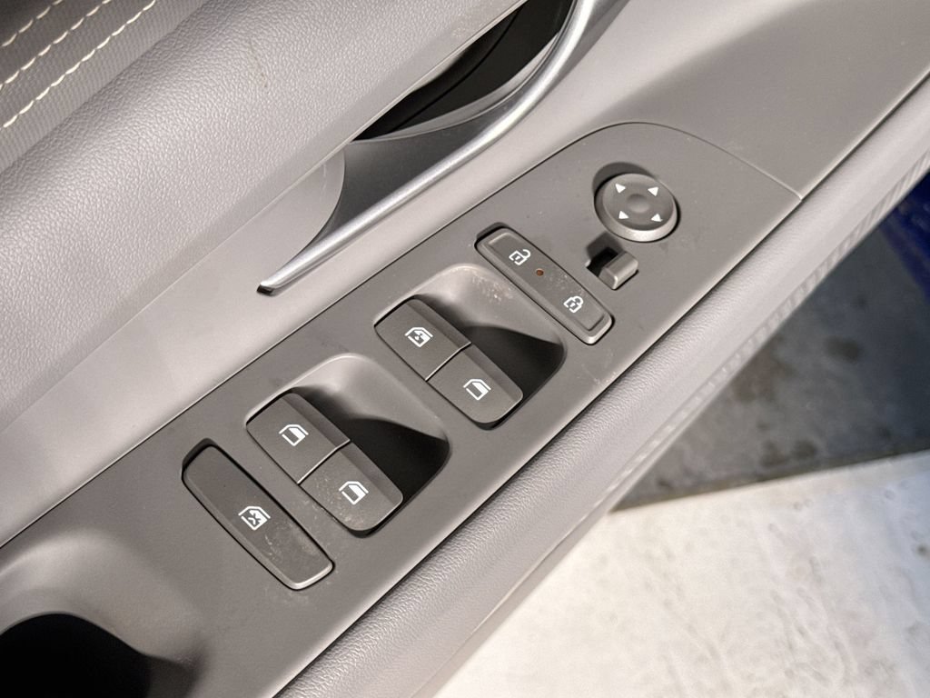 Certified 2025 Hyundai Elantra SEL FWD image 13