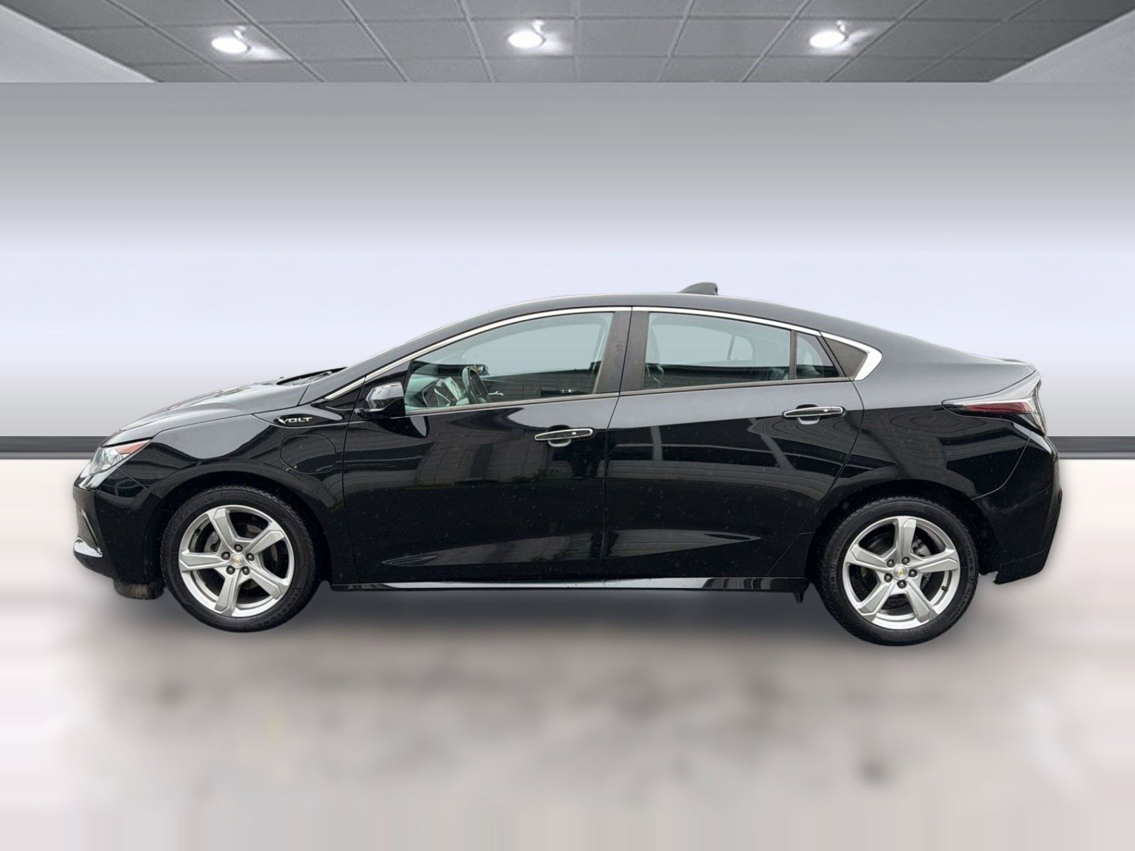 Used 2018 Chevrolet Volt LT w/ Comfort Package FWD image 2
