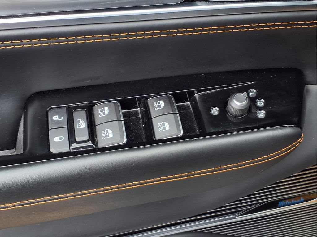 Used 2024 Jeep Grand Wagoneer L Series III AWD/4WD image 19