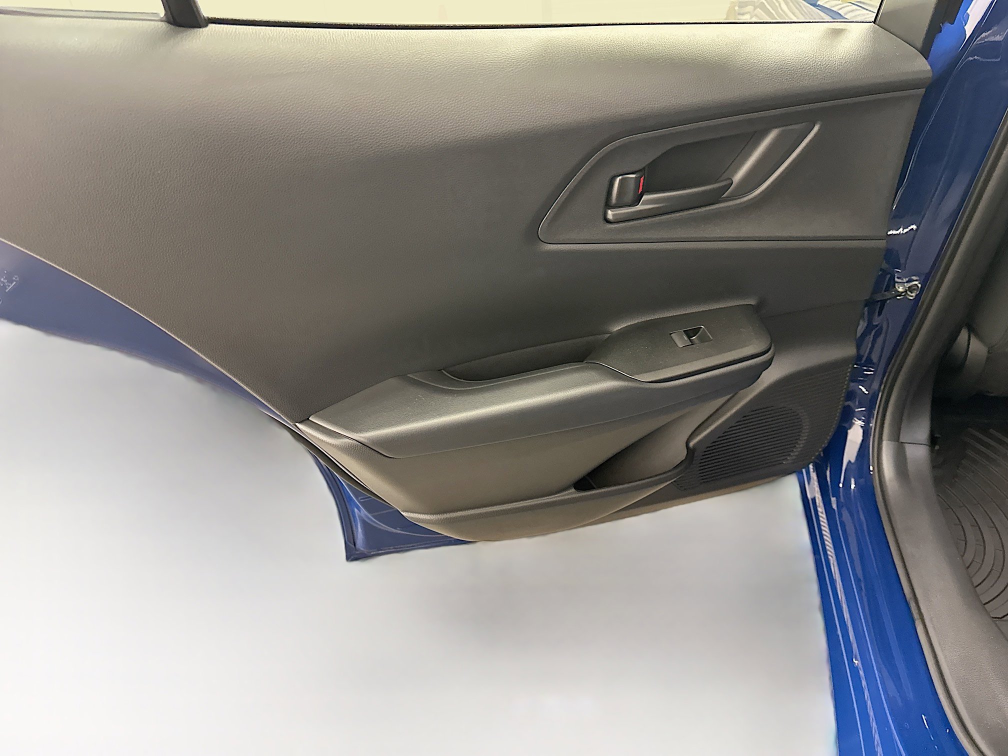 Used 2025 Toyota Prius Plug-In Hybrid image 27