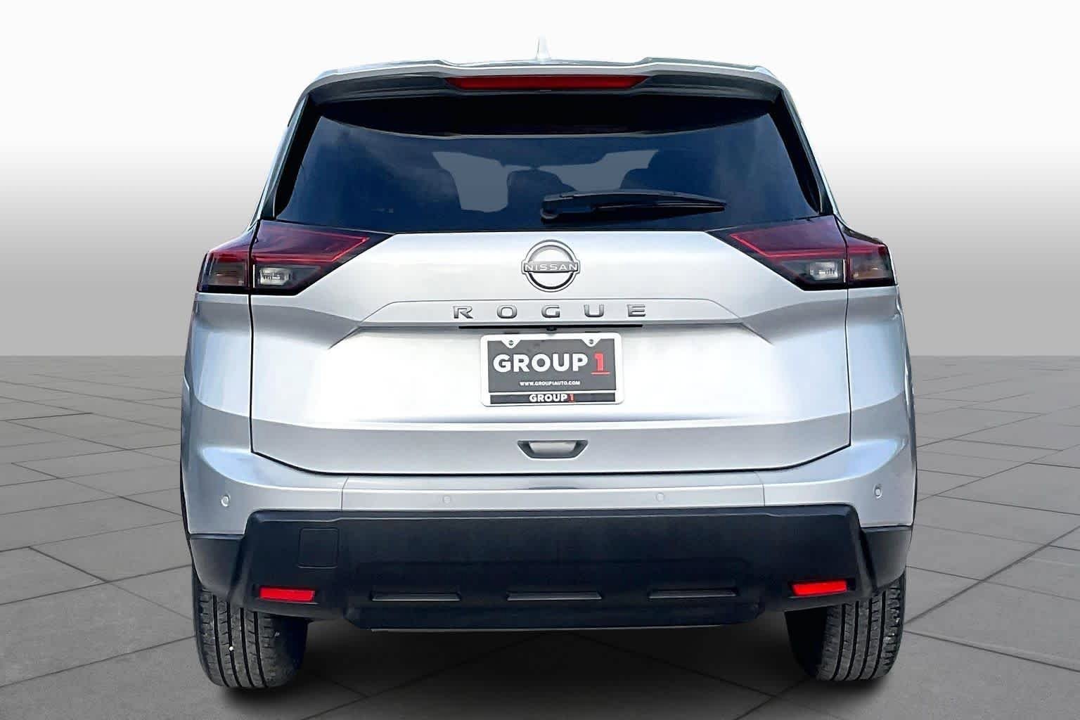 Used 2025 Nissan Rogue SV image 5
