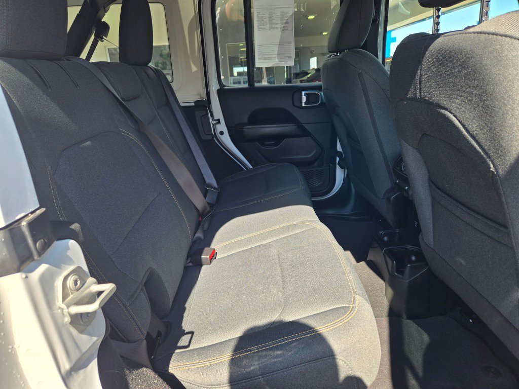 Used 2025 Jeep Wrangler Sahara image 10