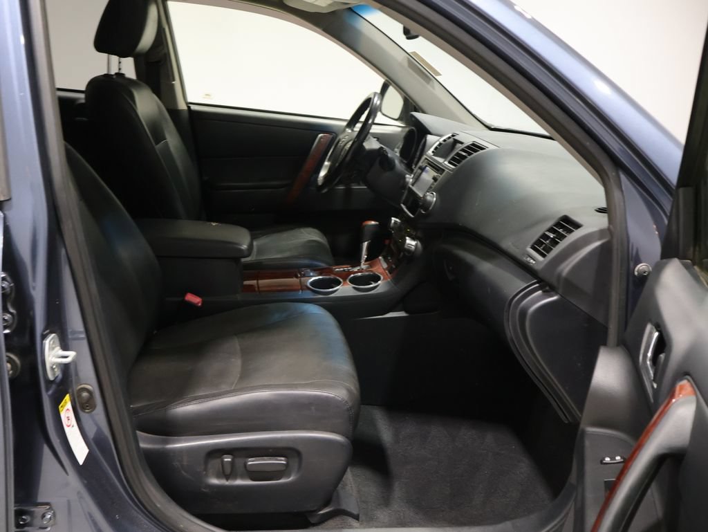 Used 2013 Toyota Highlander Limited AWD/4WD image 25