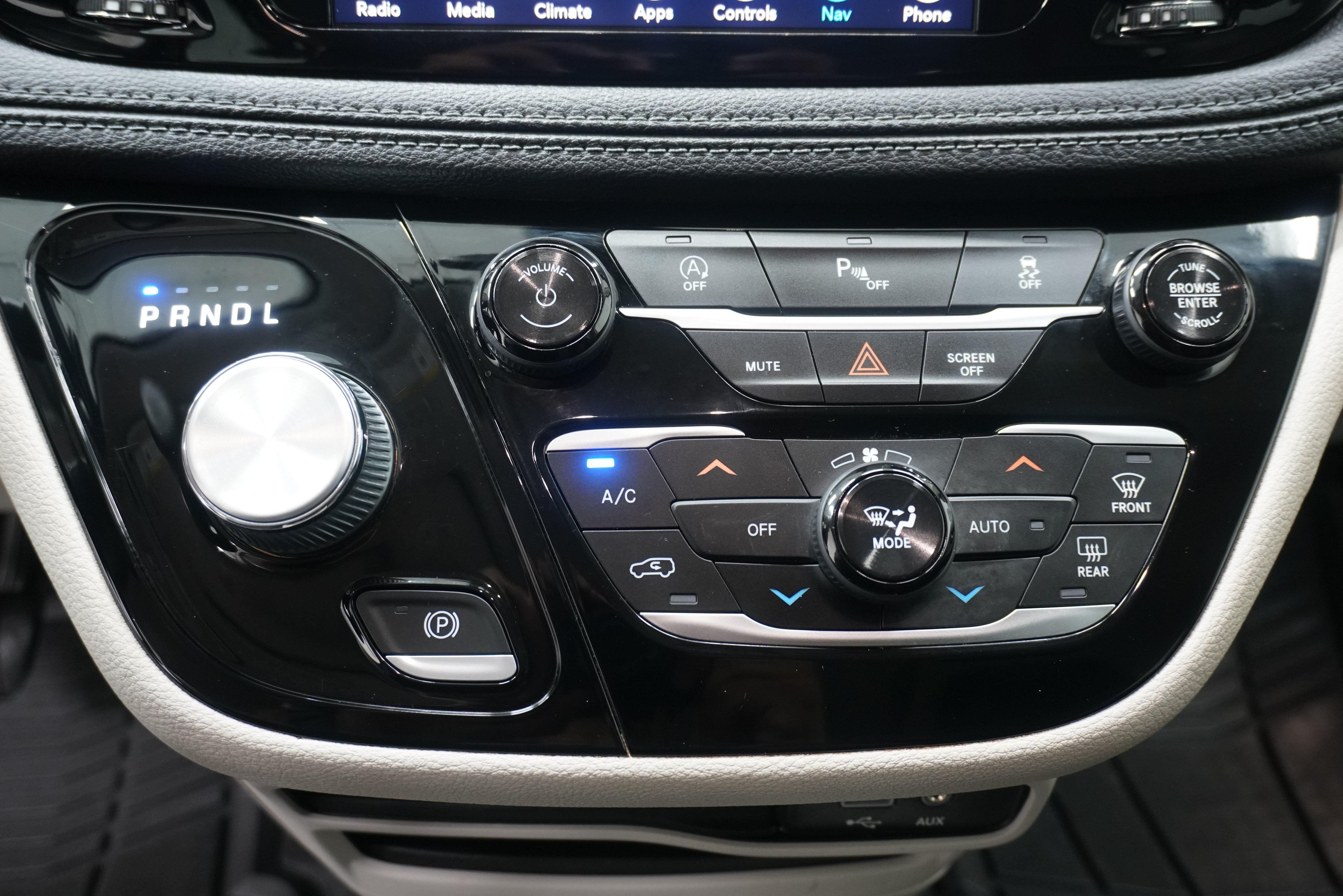Used 2018 Chrysler Pacifica Limited FWD image 23