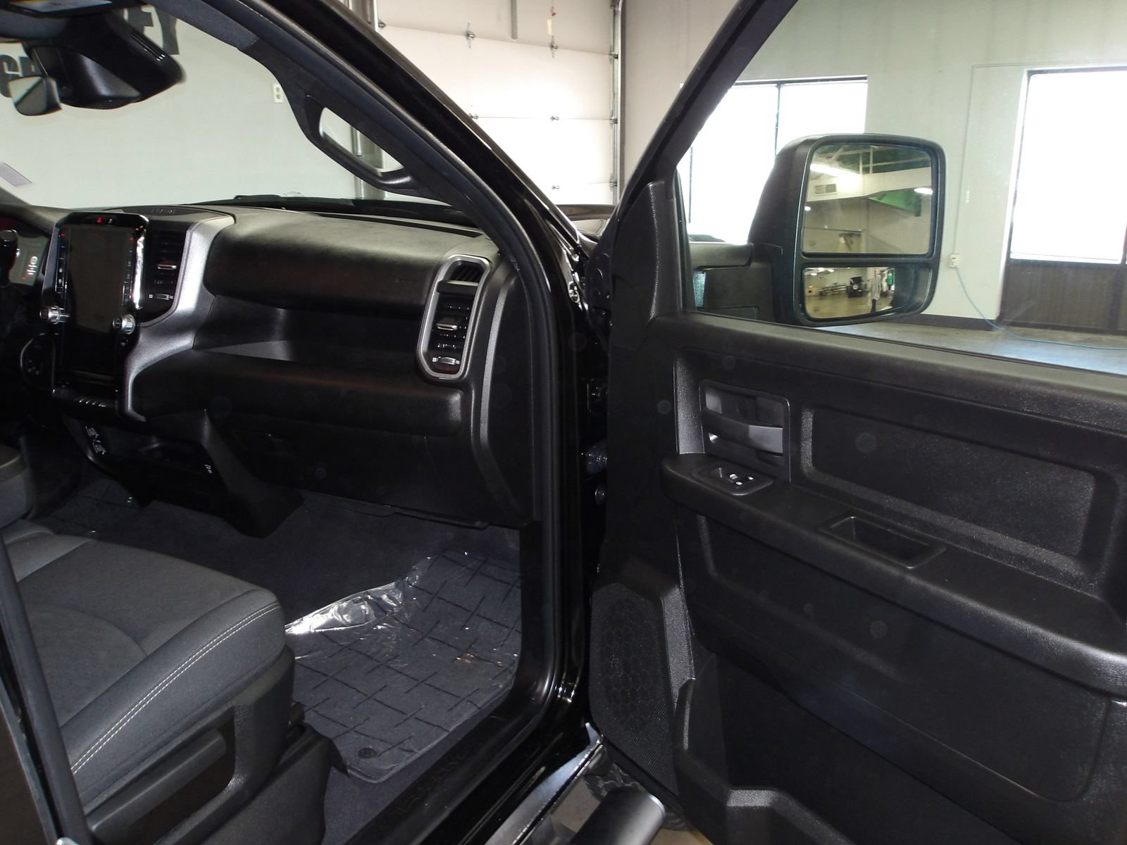Used 2025 RAM 3500 Tradesman AWD/4WD image 15