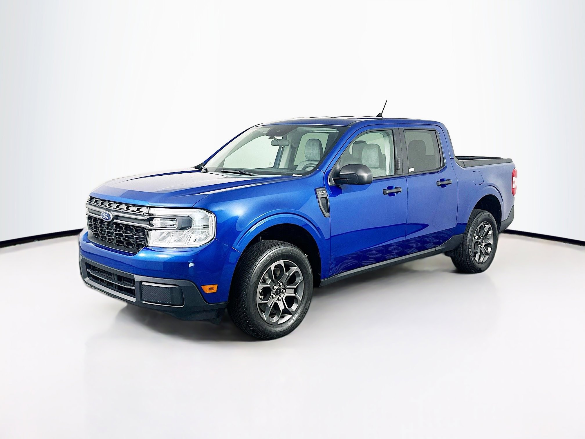 Used 2023 Ford Maverick XLT FWD image 3
