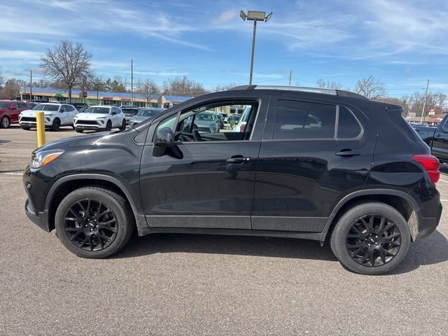 Used 2022 Chevrolet Trax LT w/ Midnight Edition image 11