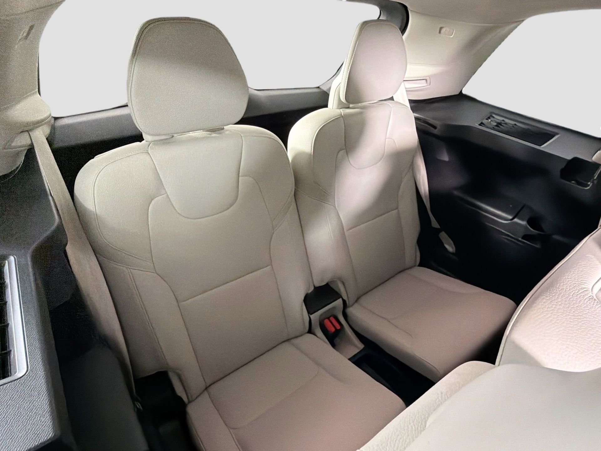 Used 2017 Volvo XC90 T6 Momentum w/ Vision Package image 28