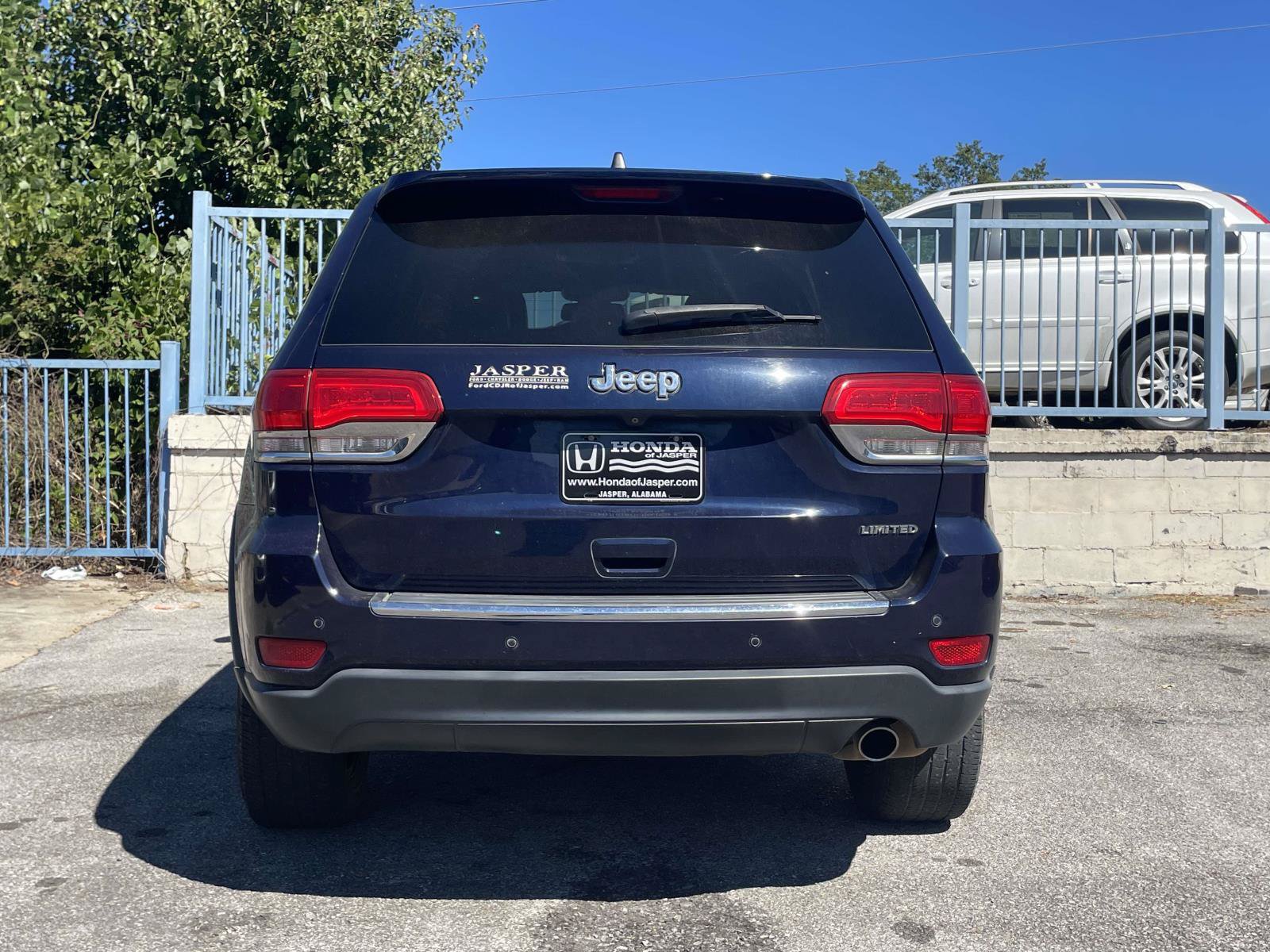 Used 2016 Jeep Grand Cherokee Limited RWD image 2