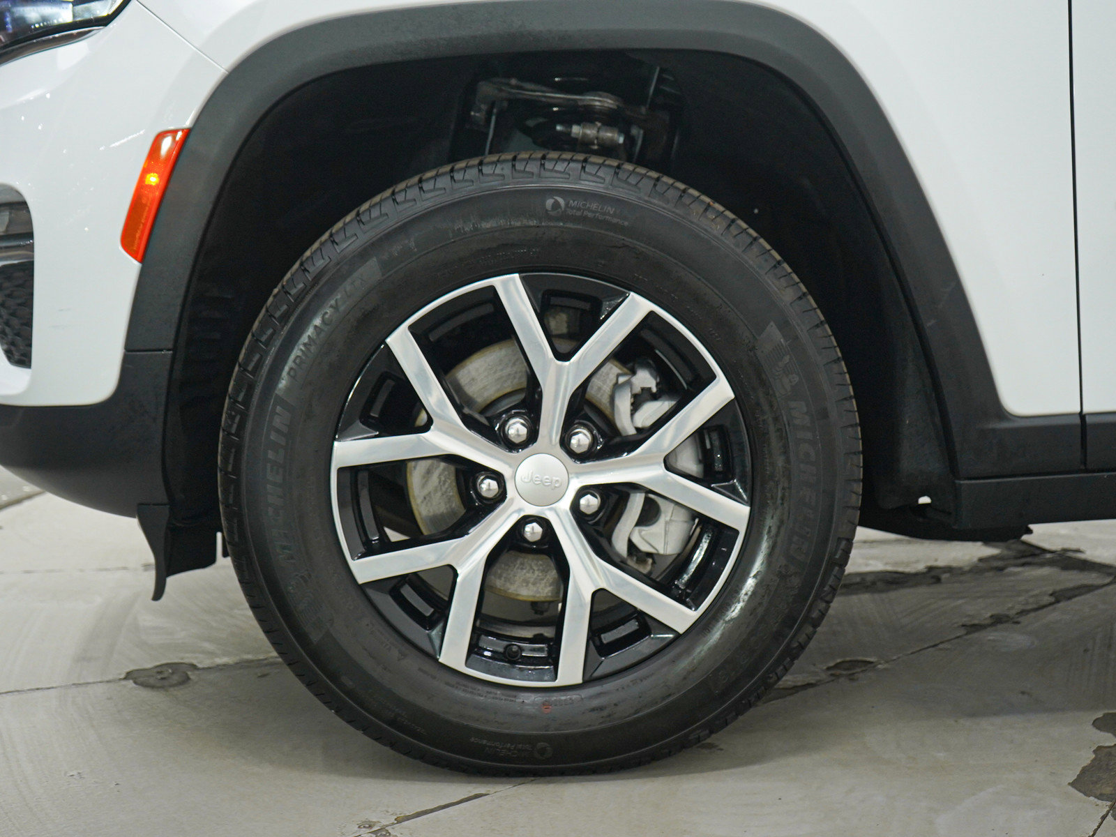 Used 2024 Jeep Grand Cherokee Limited AWD/4WD image 31