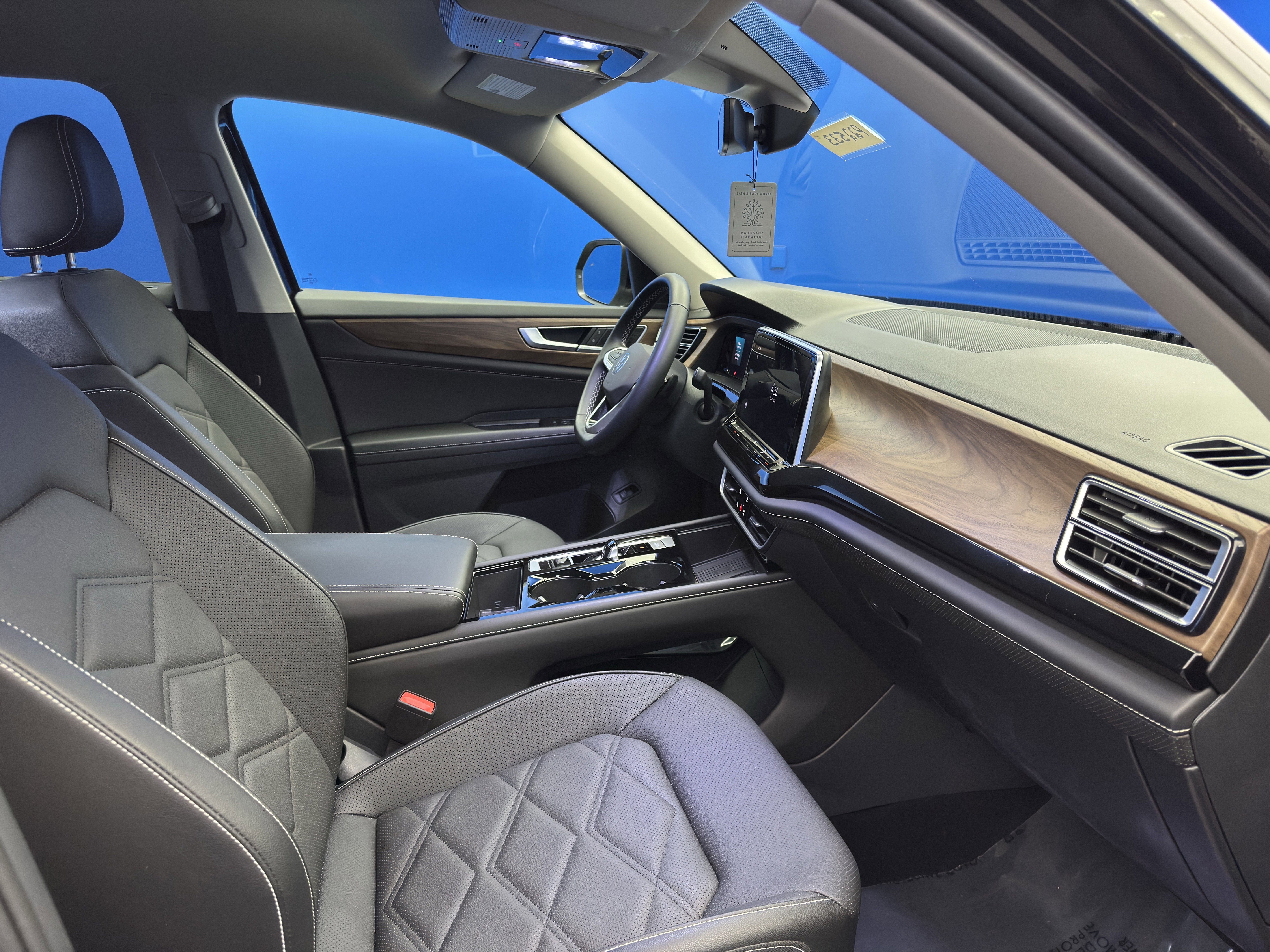 Certified 2025 Volkswagen Atlas SE w/ Black Wheel Package image 24