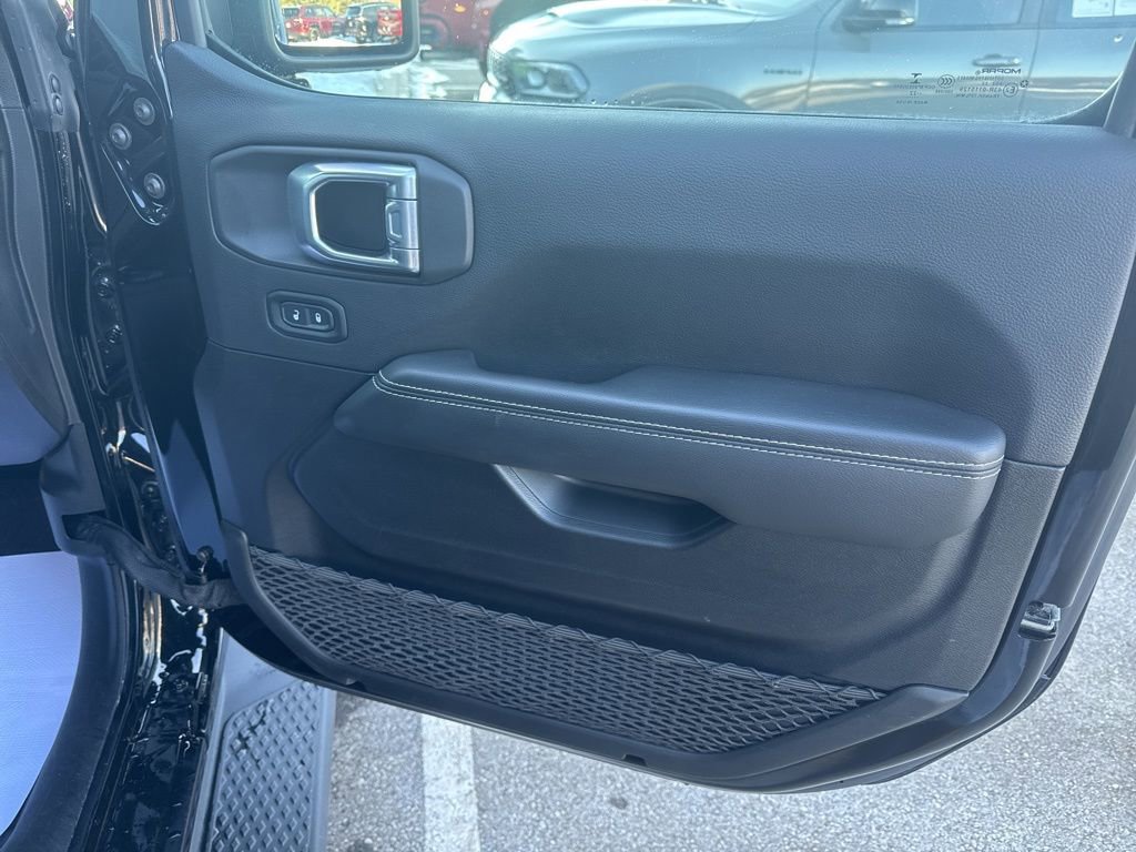 Used 2022 Jeep Gladiator Overland w/ Popular Equipment Package image 17