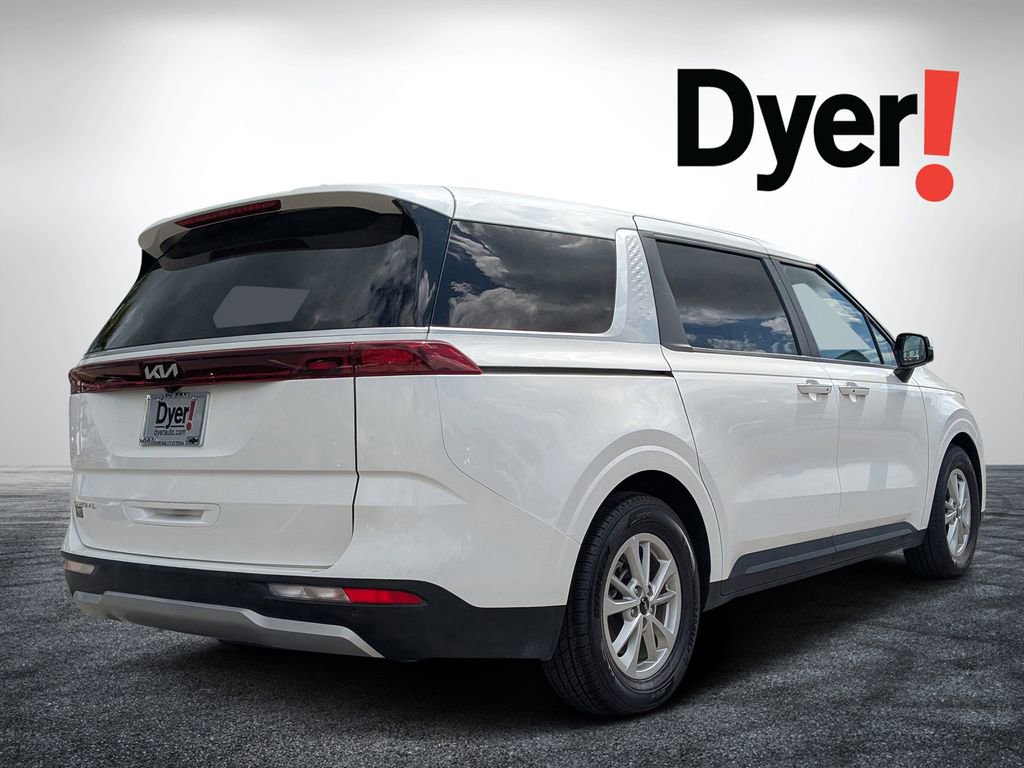 Used 2024 Kia Carnival LX image 3