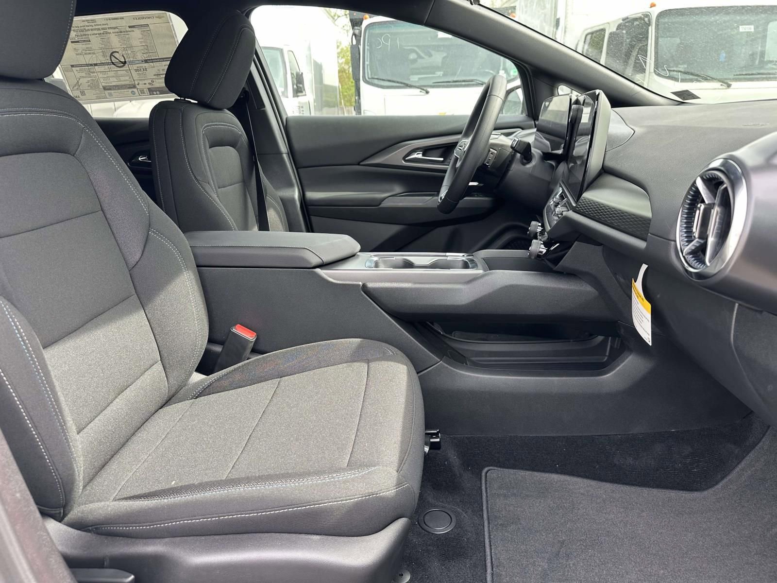 New 2026 Chevrolet Equinox EV LT image 25