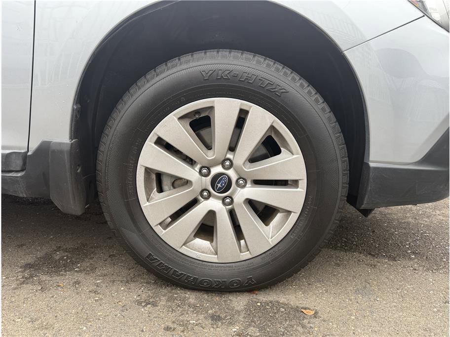 Used 2019 Subaru Outback 2.5i image 12