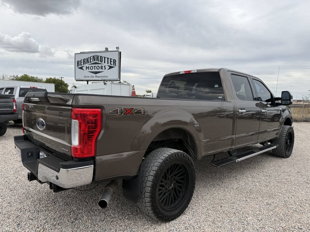 Used 2017 Ford F250 XLT w/ XLT Premium Package AWD/4WD image 11