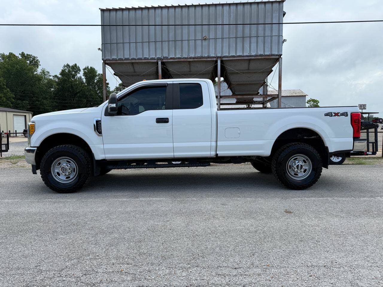 Used 2017 Ford F250 XL w/ Power Equipment Group AWD/4WD image 2