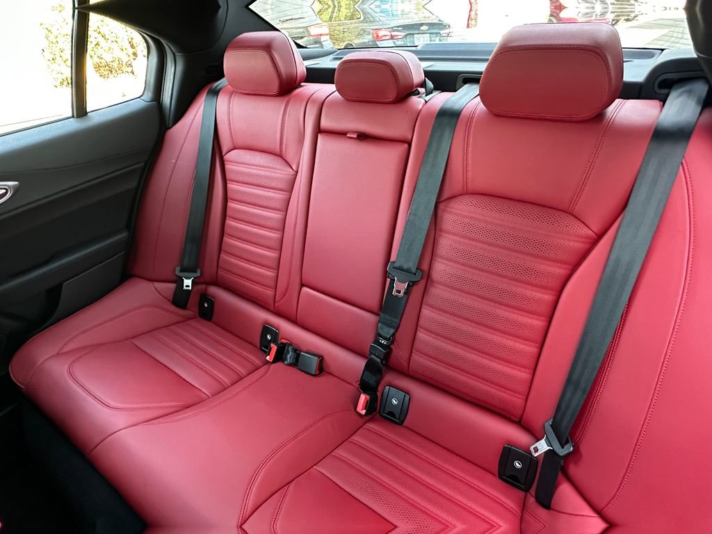 Used 2024 Alfa Romeo Giulia Veloce image 13