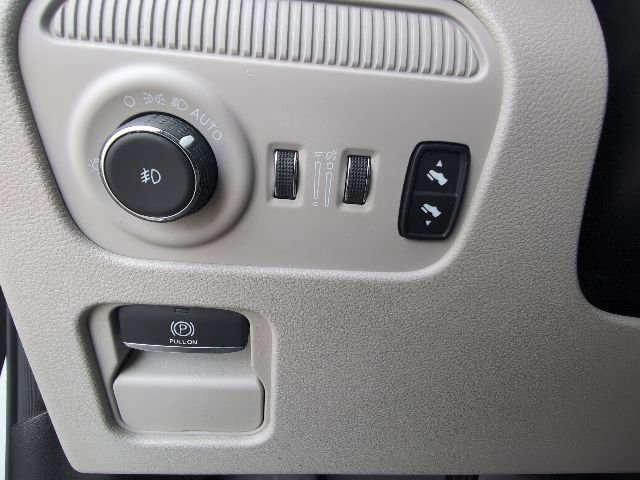 Used 2023 Jeep Wagoneer L Series III w/ Premium Group I AWD/4WD image 18