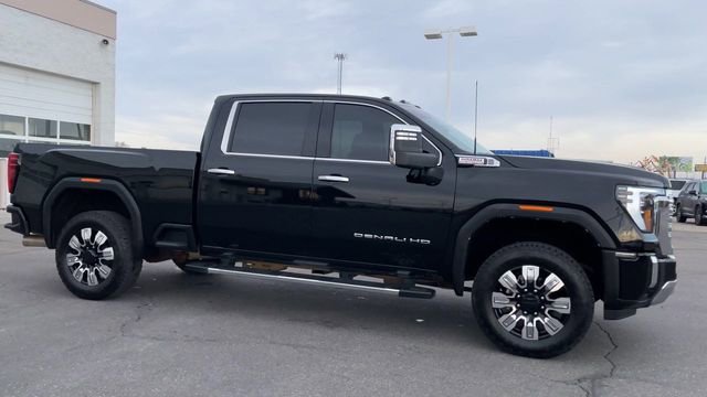 Used 2025 GMC Sierra 3500 Denali w/ Denali Reserve Package image 3