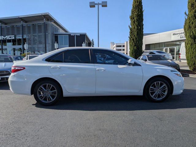 Used 2017 Toyota Camry SE image 4