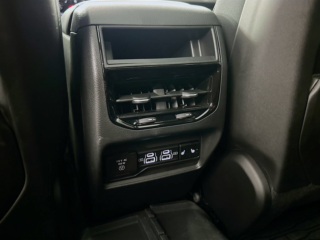 Used 2024 Jeep Grand Cherokee Limited w/ Luxury Tech Group II AWD/4WD image 4