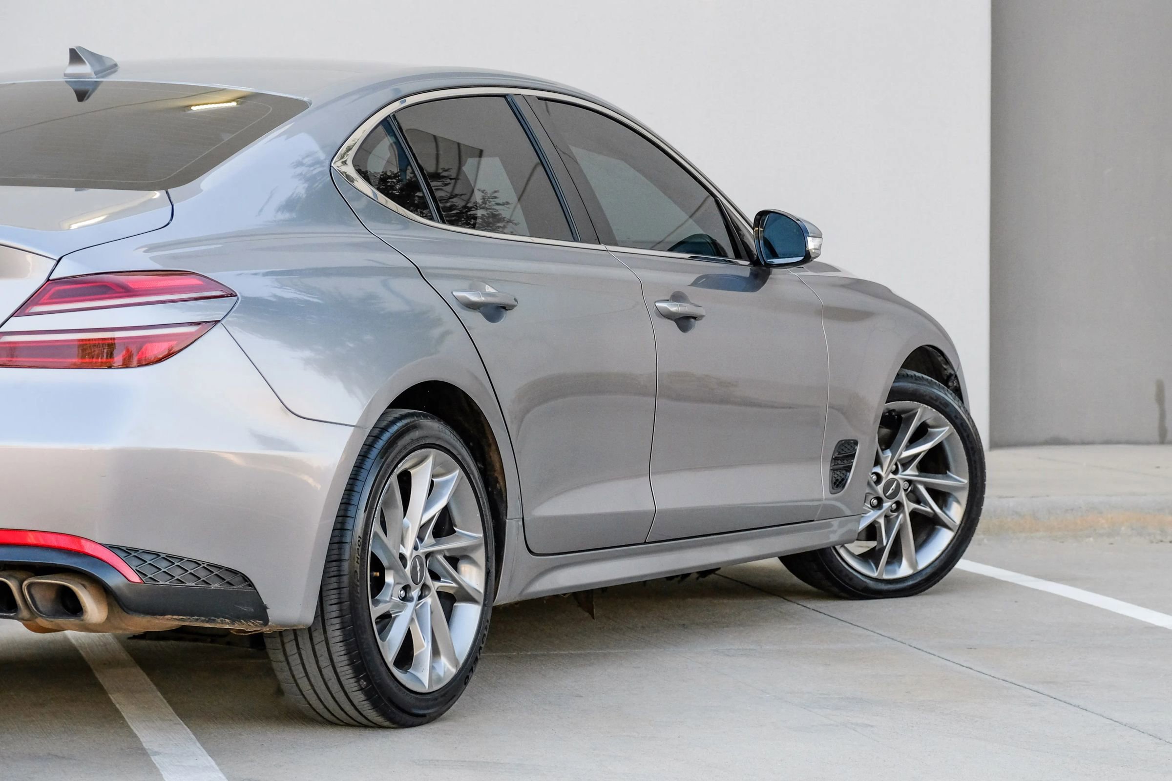 Used 2022 Genesis G70 2.0T image 6