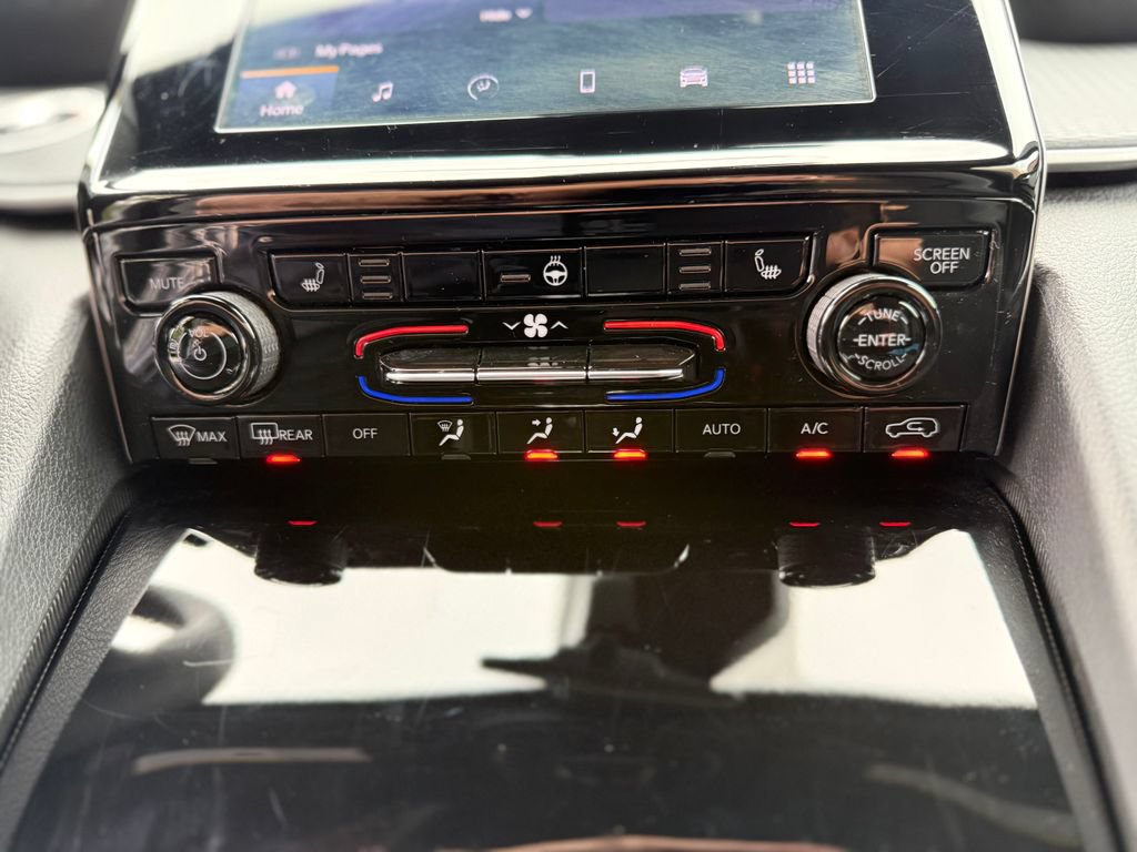 Used 2025 Jeep Grand Cherokee Altitude AWD/4WD image 25