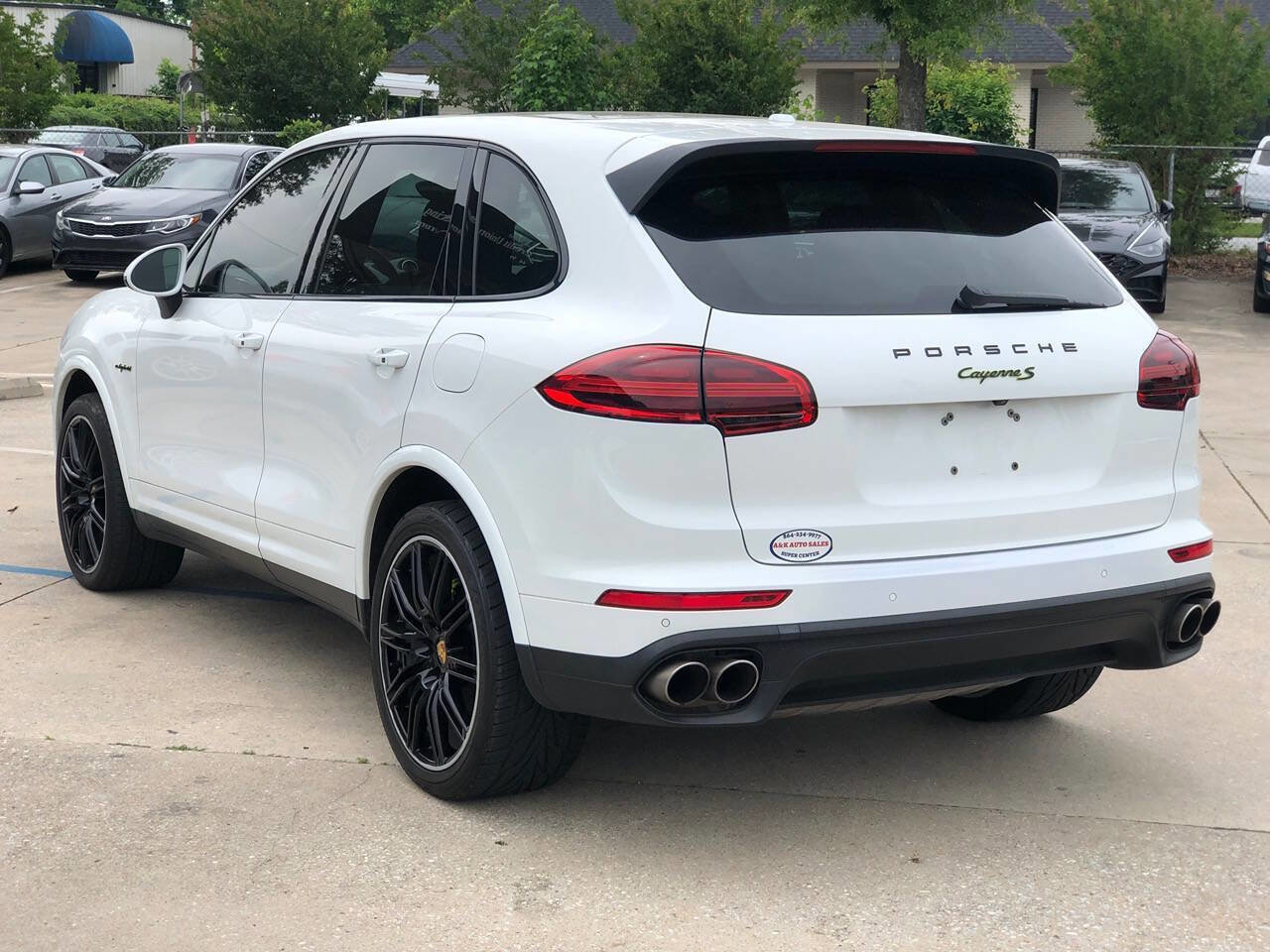 Used 2017 Porsche Cayenne S Platinum image 3