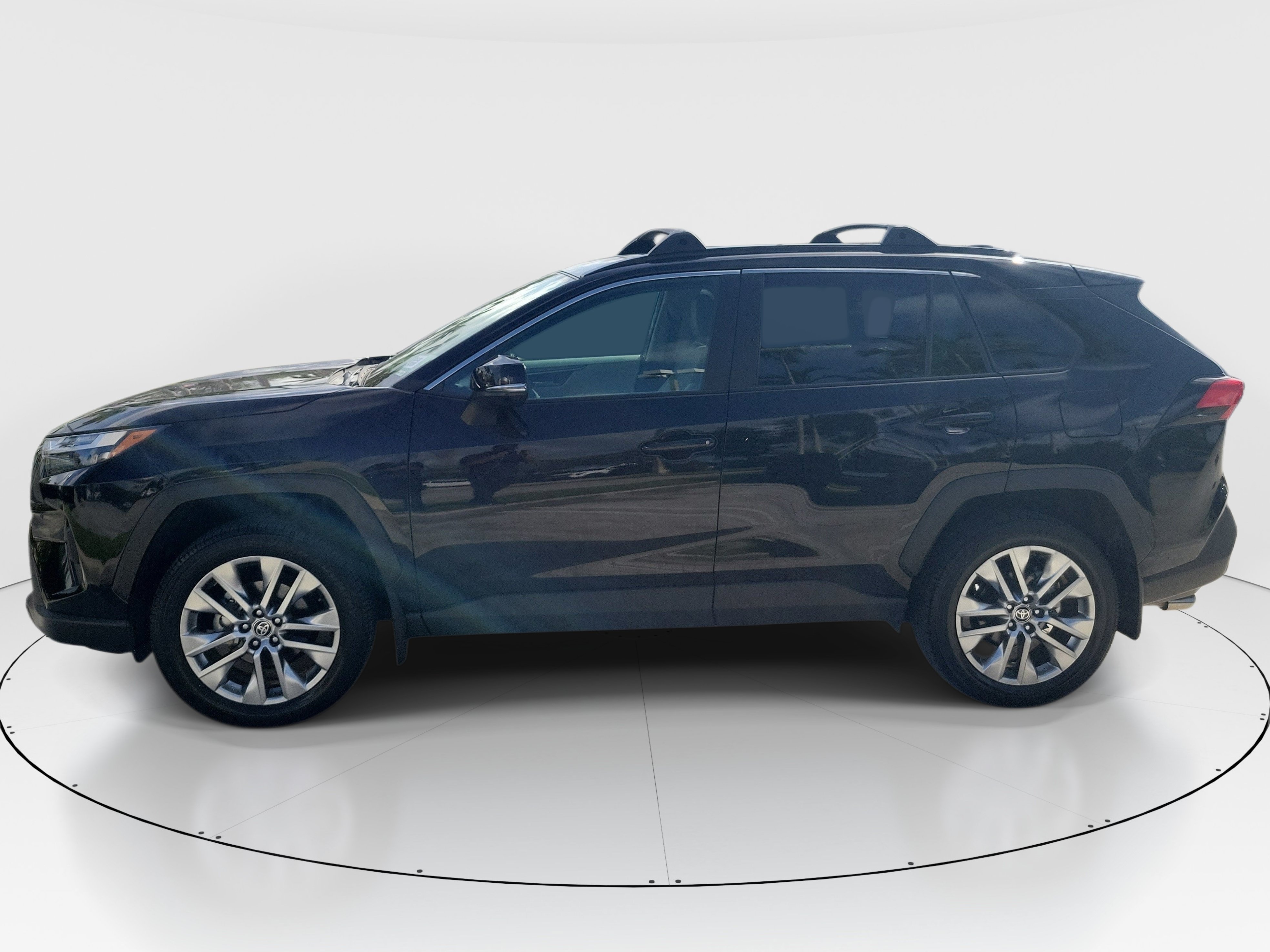 Used 2025 Toyota RAV4 XLE Premium w/ Weather Package FWD image 4