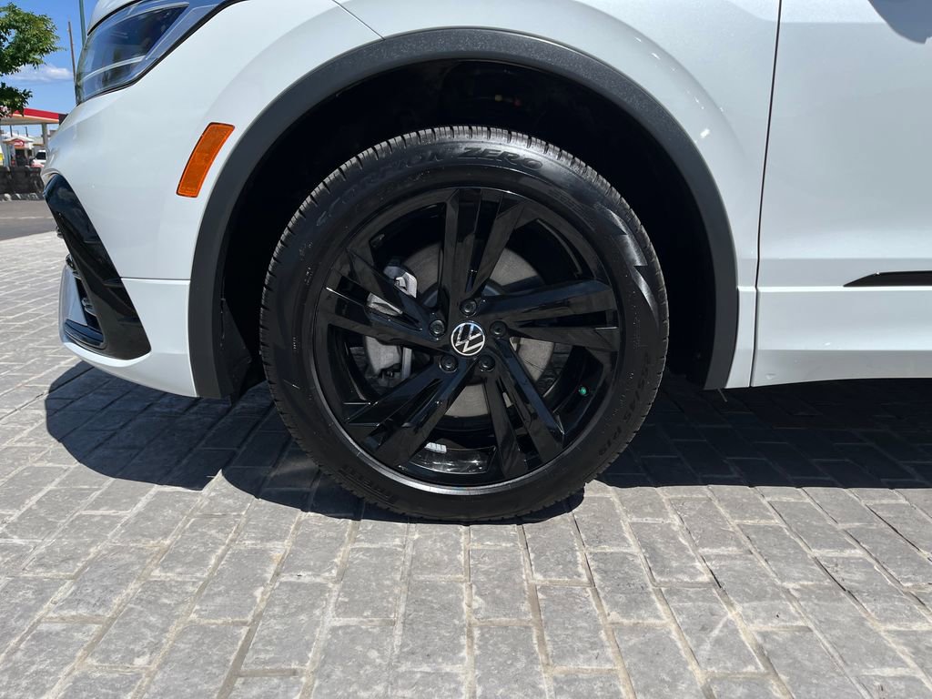 Certified 2024 Volkswagen Tiguan SE R-Line AWD/4WD image 29
