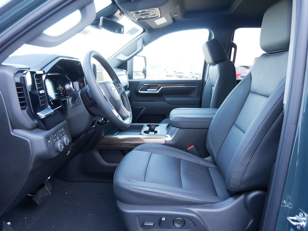 New 2026 Chevrolet Silverado 3500 LT w/ All Star Edition AWD/4WD image 13