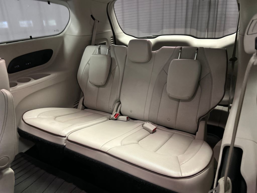 Used 2017 Chrysler Pacifica Limited FWD image 23