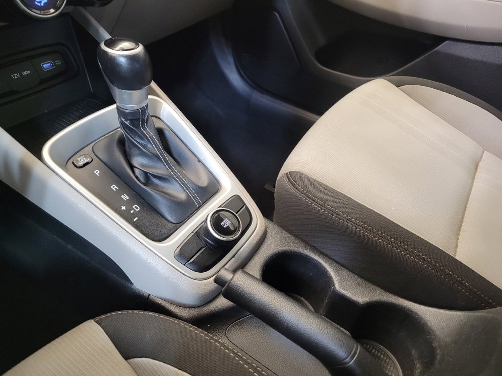 Used 2022 Hyundai Venue SEL image 26