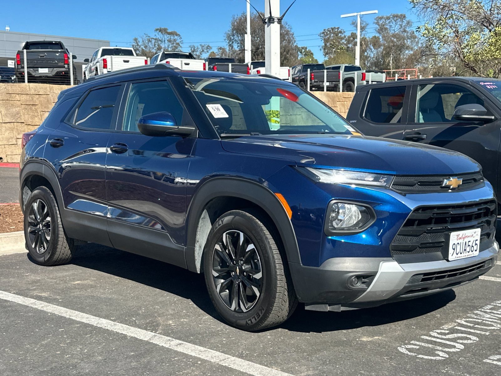 Used 2023 Chevrolet TrailBlazer LT FWD image 2
