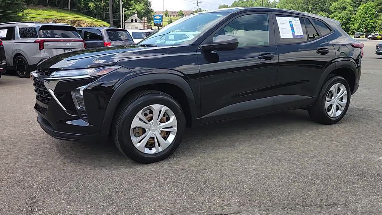 Used 2024 Chevrolet Trax LS w/ Driver Confidence Package FWD image 4