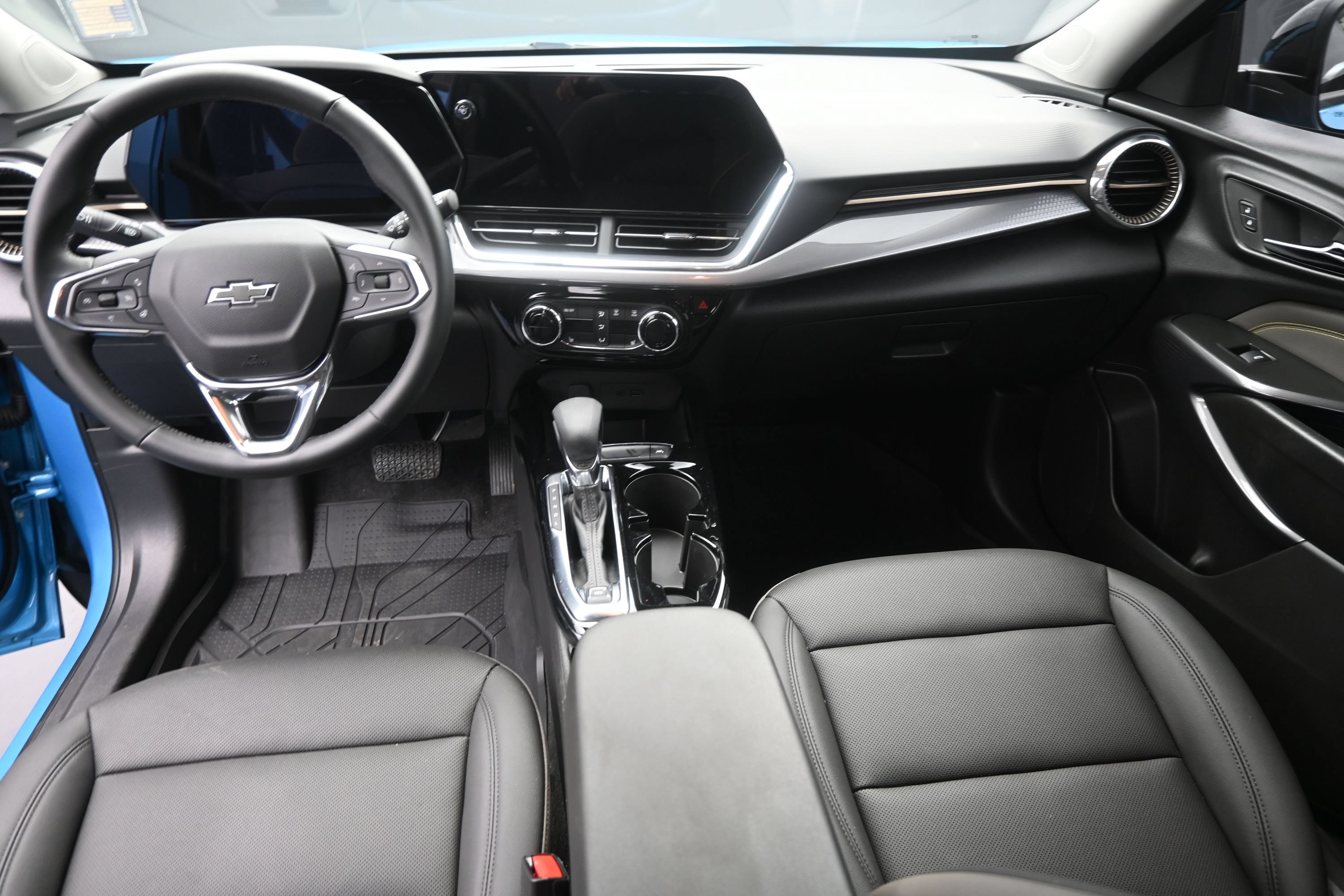 Used 2025 Chevrolet Trax ACTIV FWD image 16