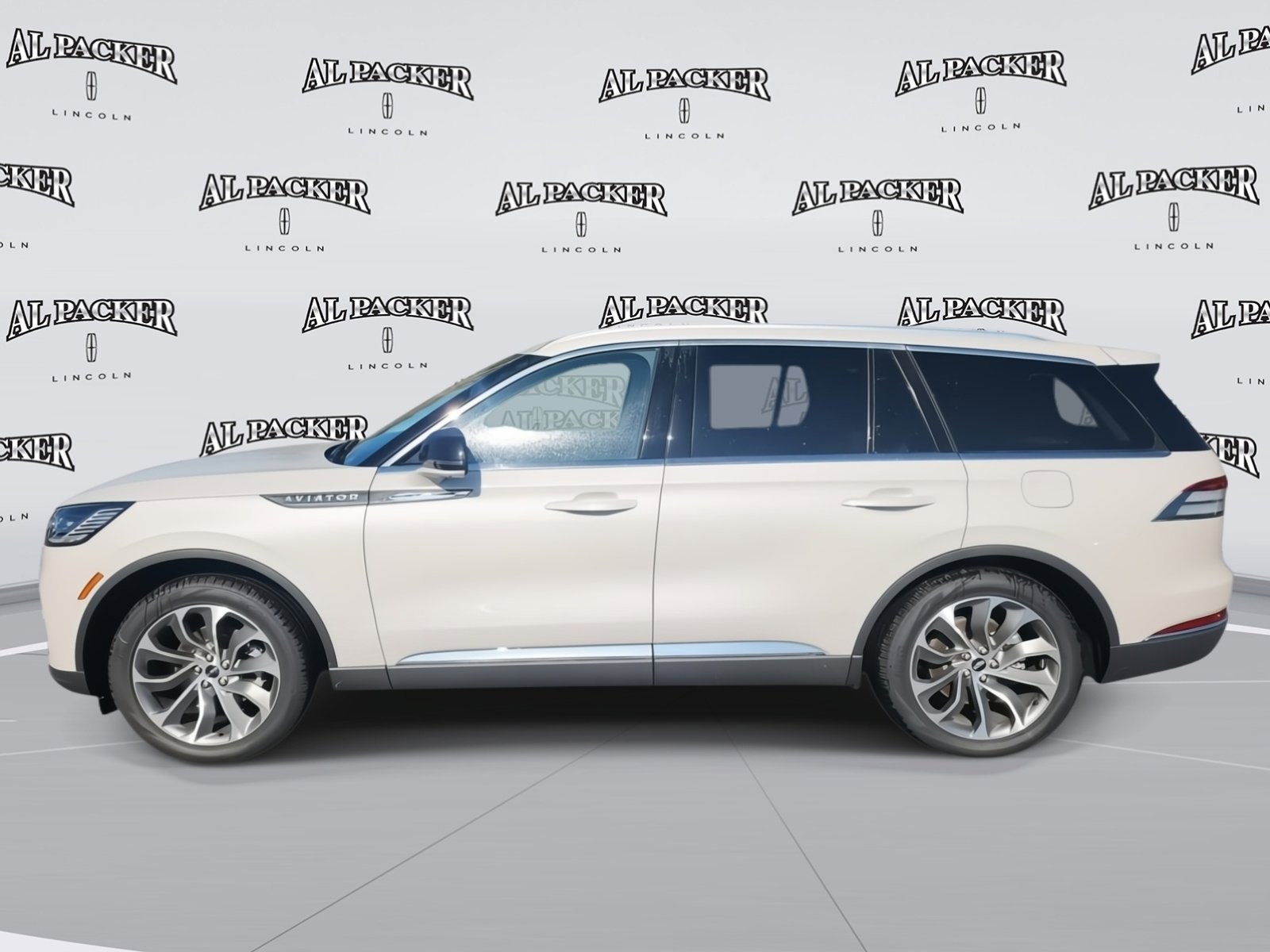 New 2025 Lincoln Aviator Reserve w/ Illumination Package RWD image 2