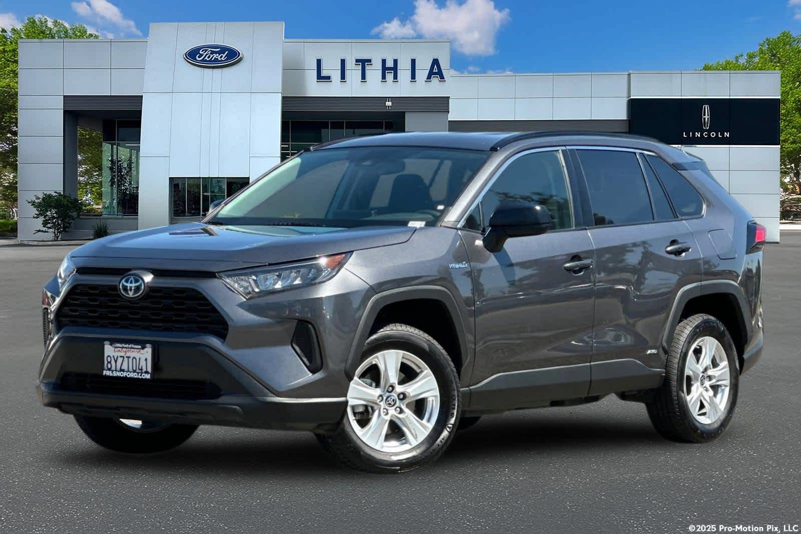 Used 2021 Toyota RAV4 LE AWD/4WD image 1