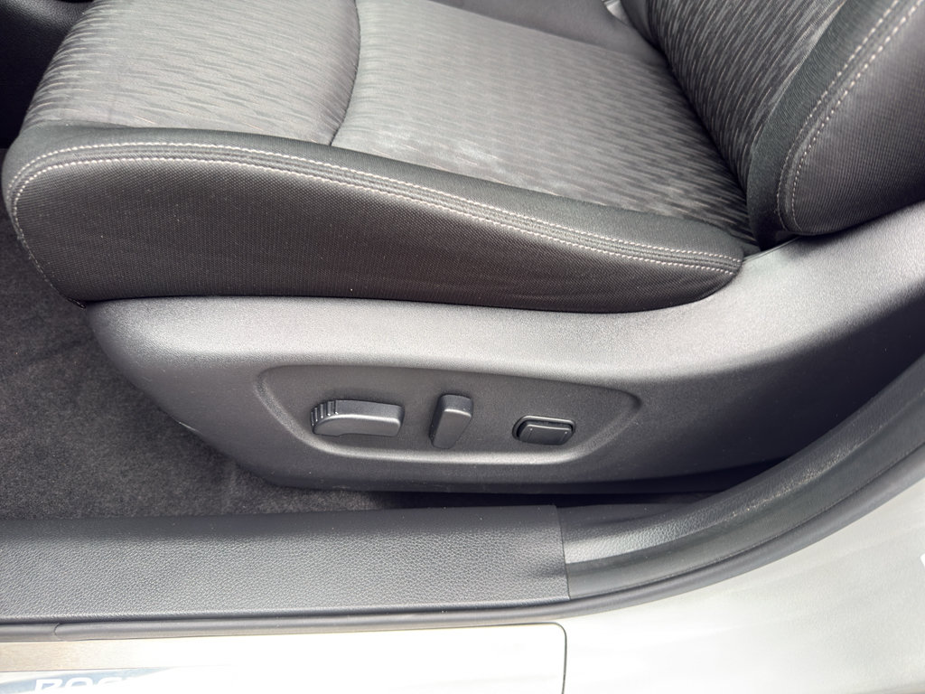 Used 2019 Nissan Rogue SV w/ Premium Package FWD image 15