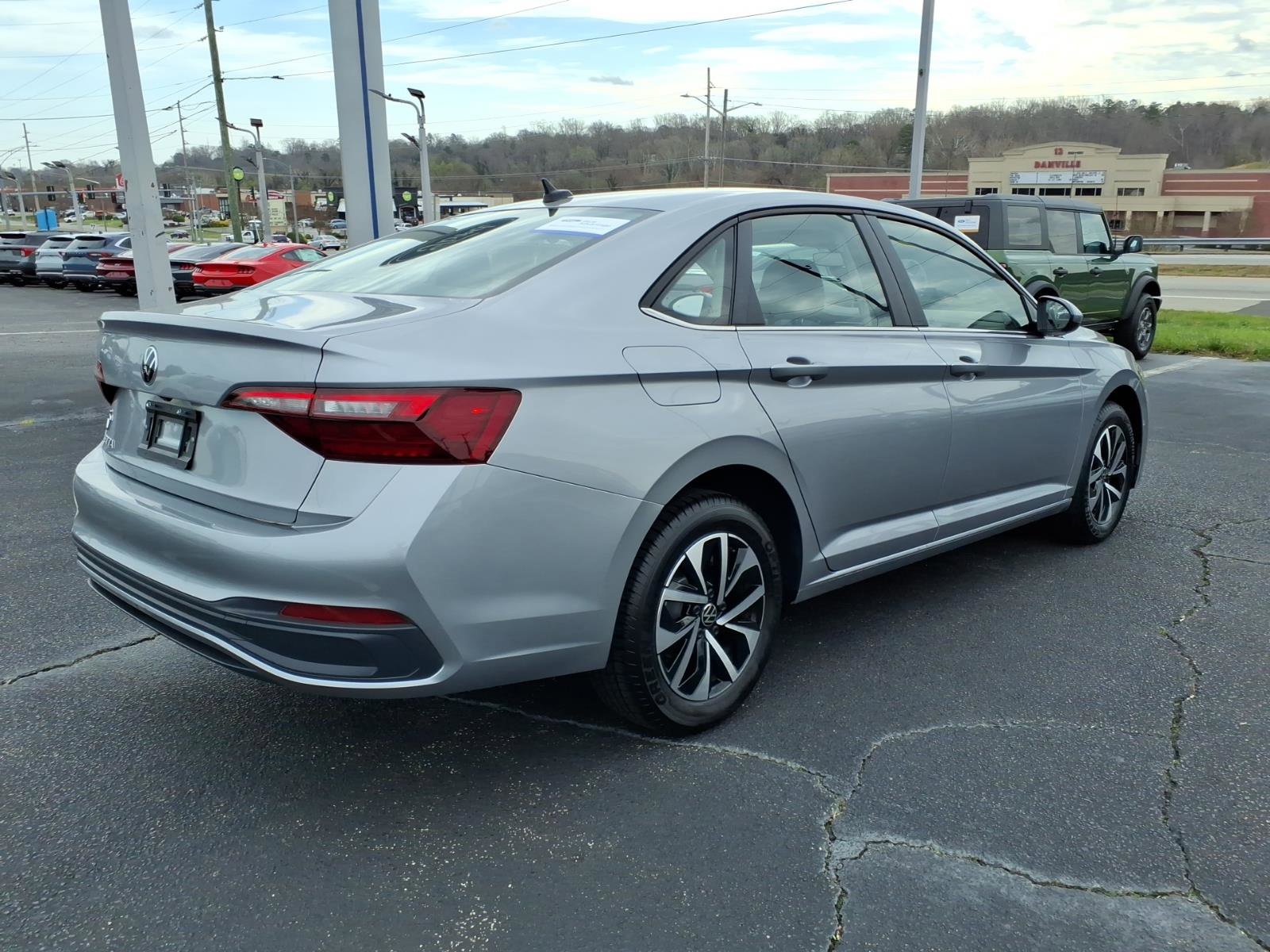 Used 2024 Volkswagen Jetta S image 8