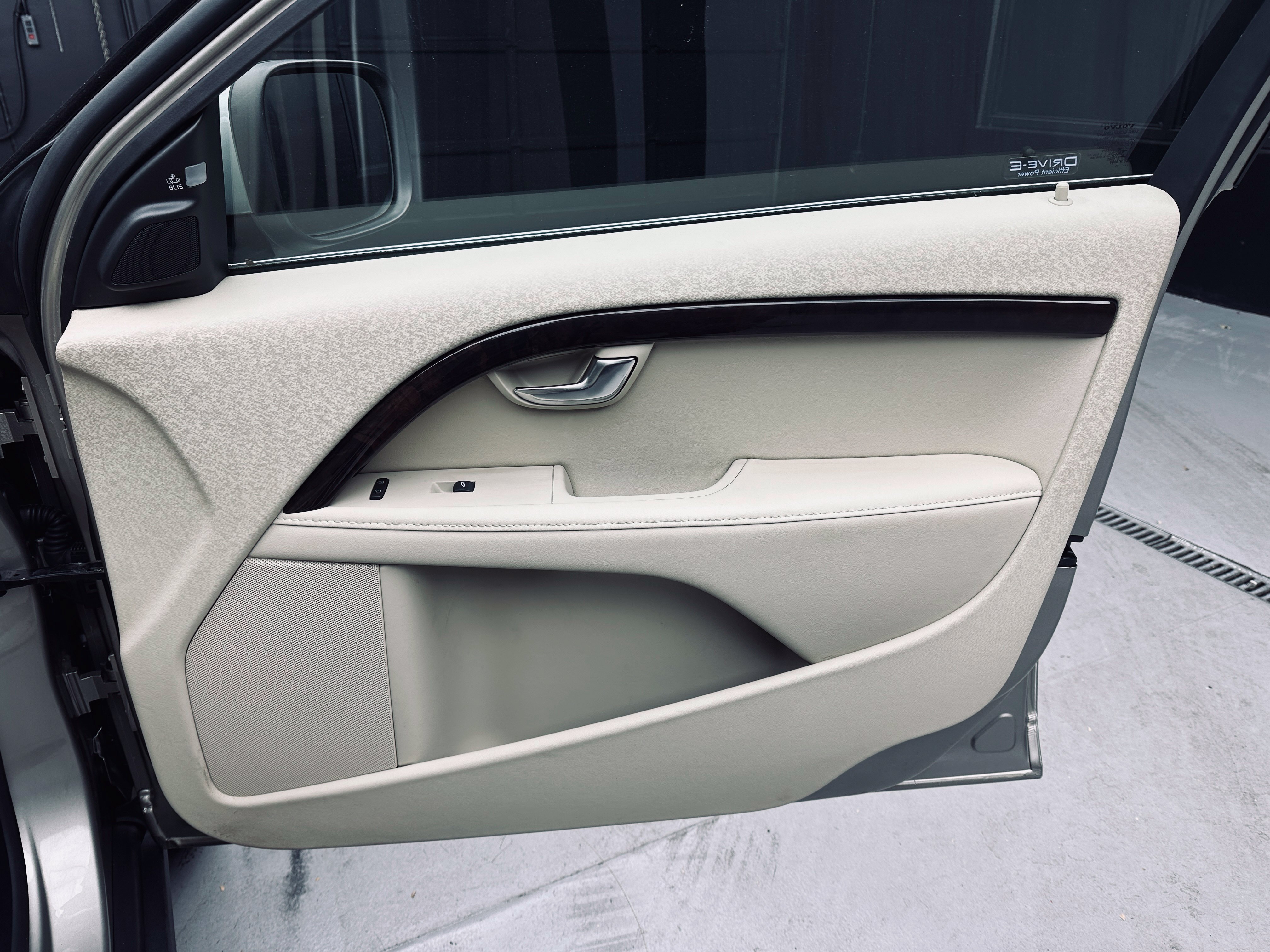 Used 2015 Volvo XC70 T5 Premier w/ Protection Package FWD image 21