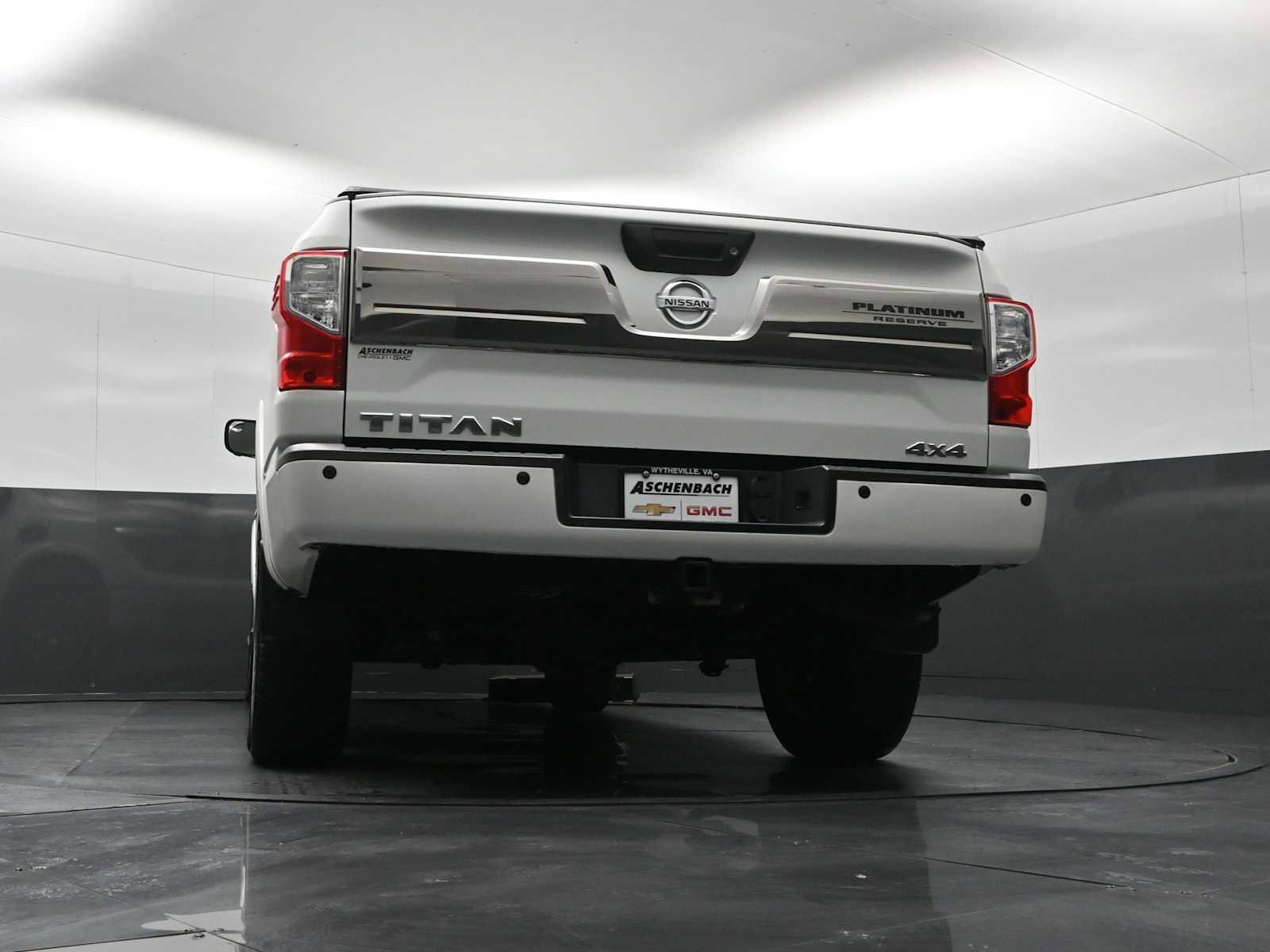 Used 2017 Nissan Titan Platinum Reserve image 28