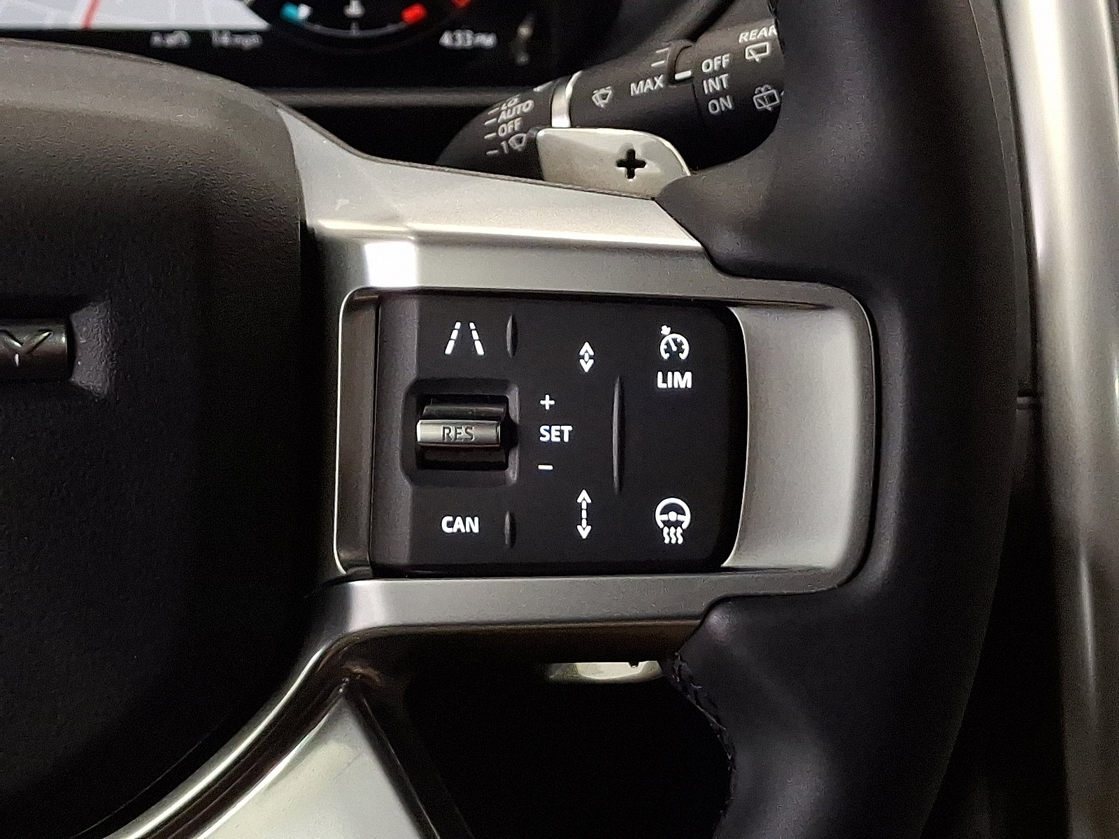 Certified 2025 Land Rover Discovery S image 23